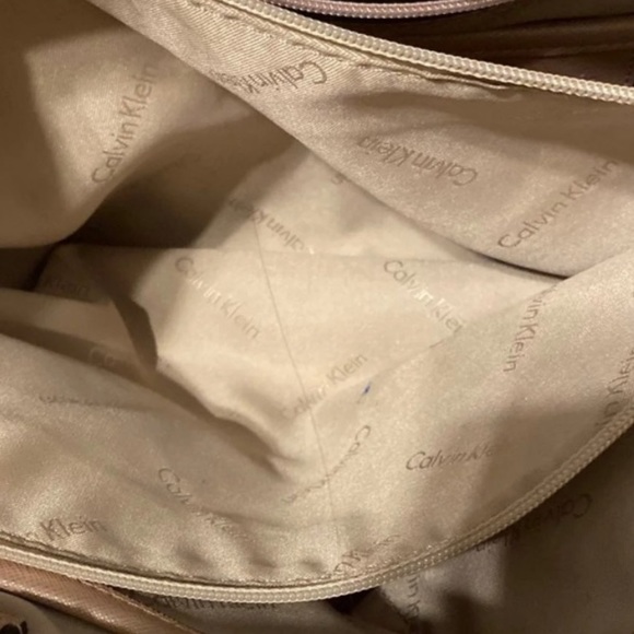 Calvin Klein Sparlky Rose Gold Large Bag in Exquisite Condition - Picture 5 of 5